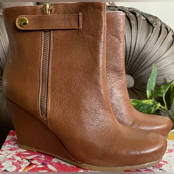 Chinese Laundry Shoes - Gorgeous Chinese Laundry Nappa Leather Booties!